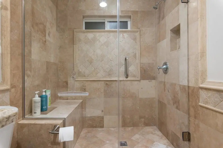 Oceanfront Malibu Beach House 1 bdr 4 Sleeps
