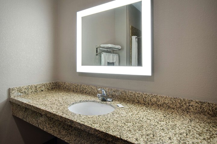 Motel 6 Fort Worth TX – I-35 & I-20