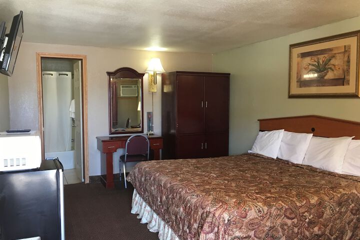 Room 10 of 20