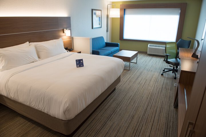 Holiday Inn Express & Suites Warsaw - E Center by IHG