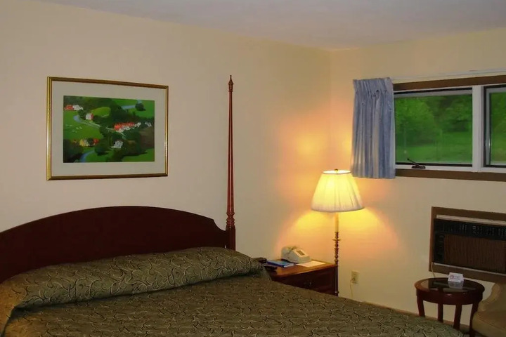 Red Carpet Inn on the Lake