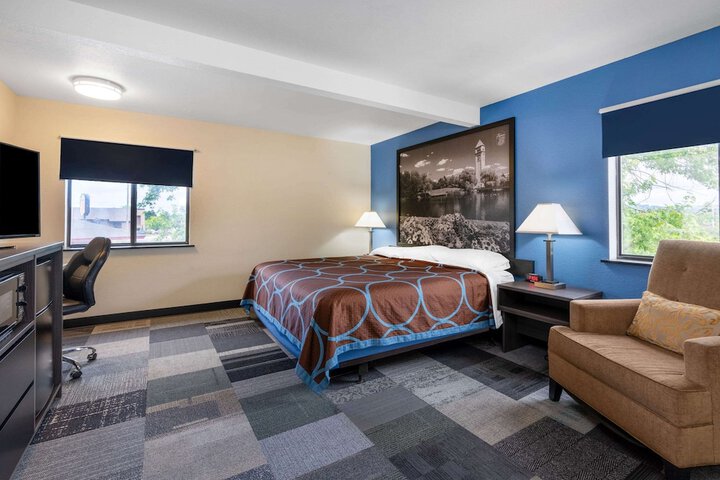 Room 9 of 24