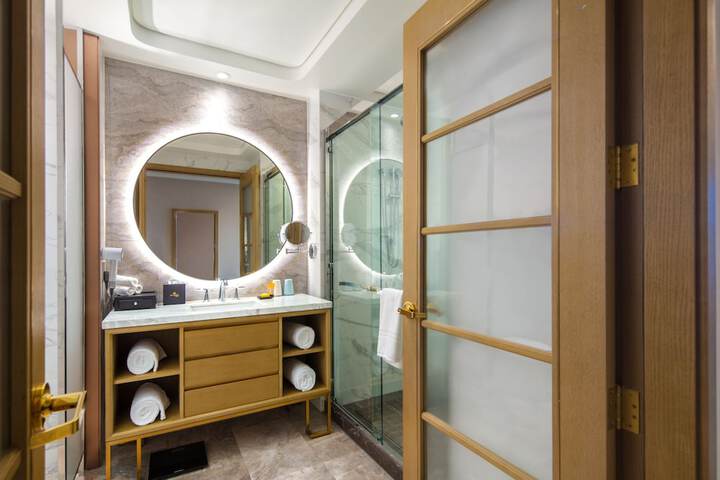 Room 47 of 82