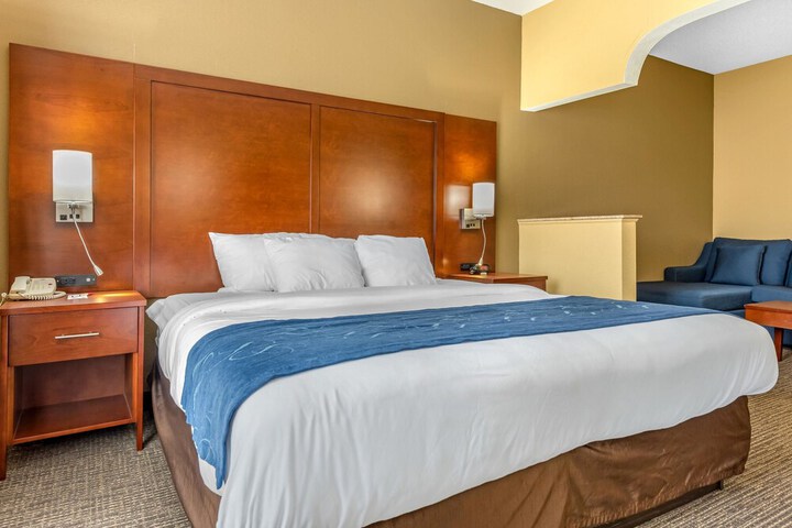 Comfort Suites Findlay I-75 near Sports Complex