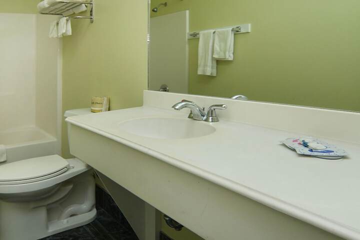 Room 14 of 32
