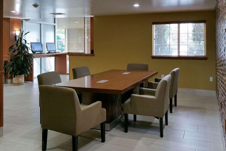 Business Center 42 of 43