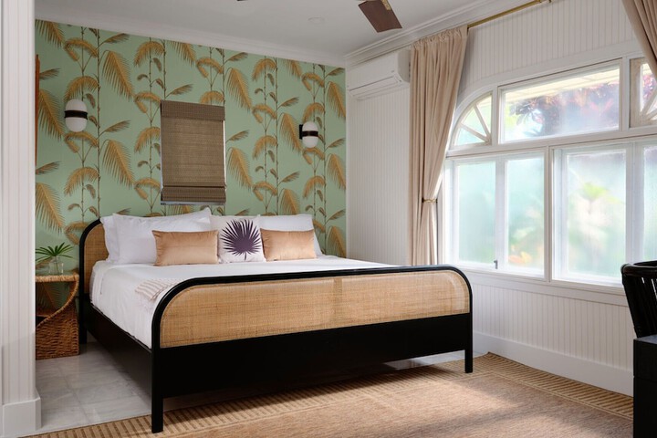 Room 42 of 62