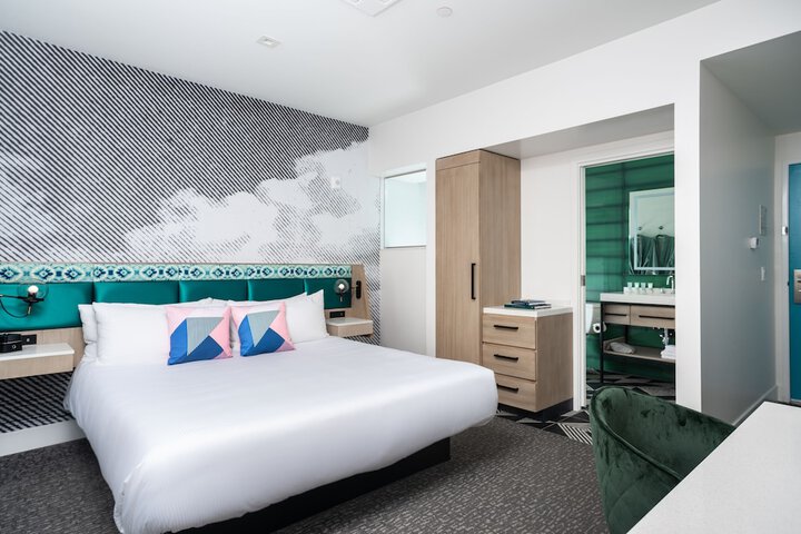 Room 15 of 37
