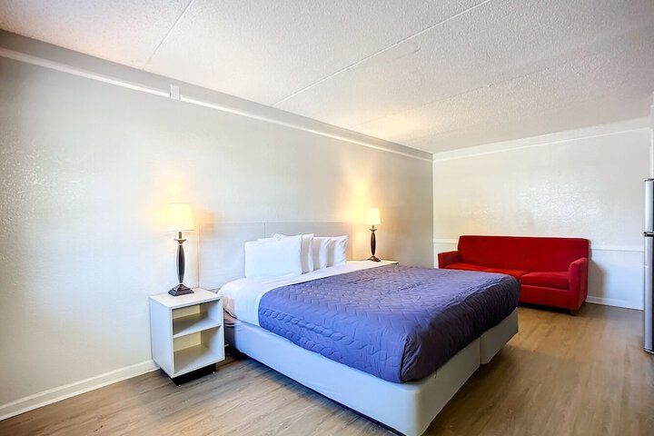 Room 33 of 66