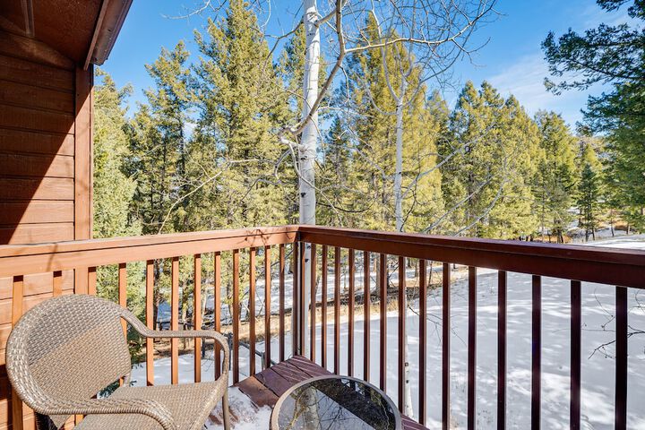 Woodland Park Chalet w / Deck Grill & Mtn Views!