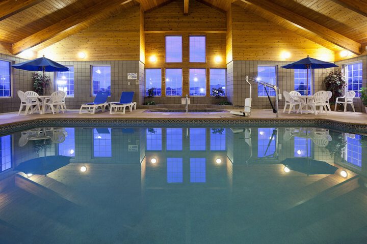 Paynesville Inn & Suites