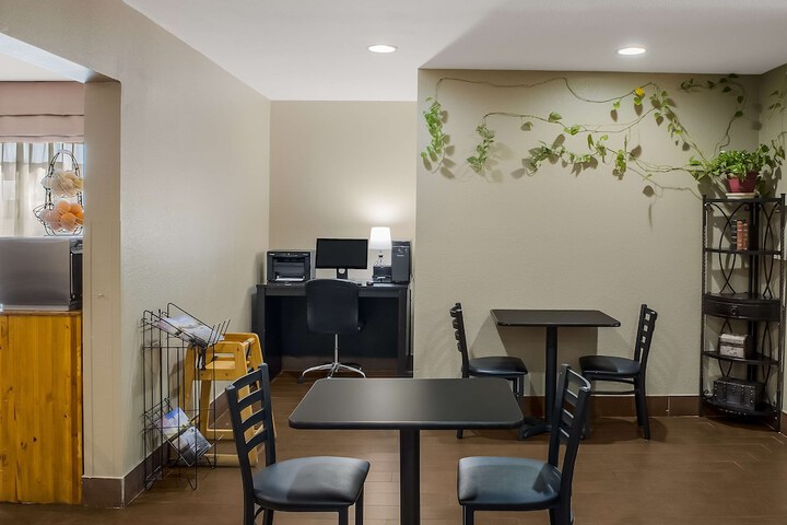 Business Center 28 of 28