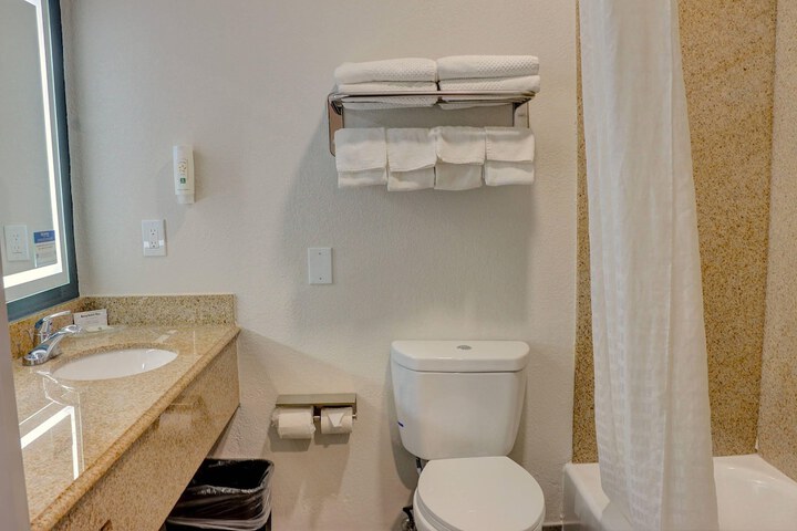 Quality Inn & Suites Roswell North