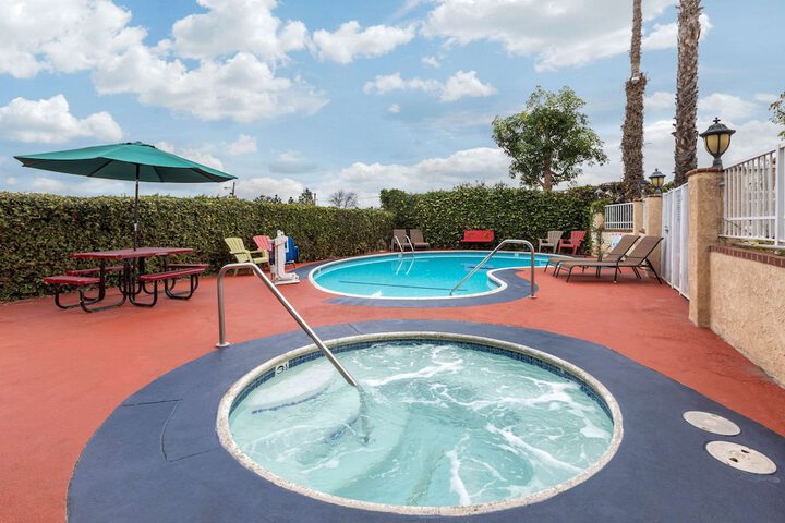 Pool 4 of 39