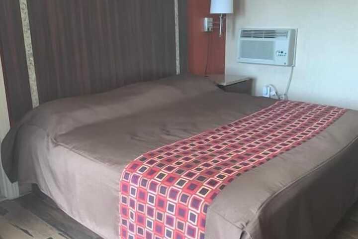 Room 13 of 30