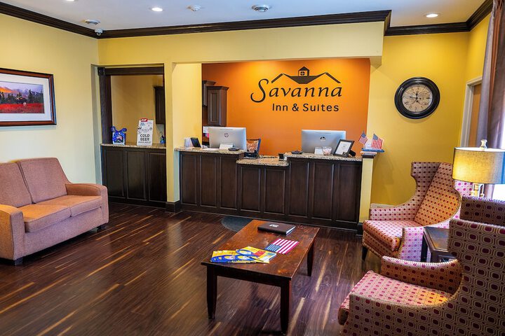 Savanna Inn & Suites