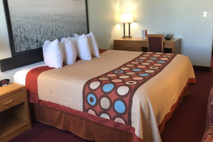 Super 8 by Wyndham Kindersley