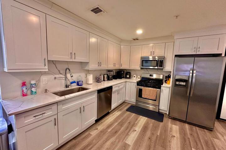The Classy Suite - 2BR with Free Parking