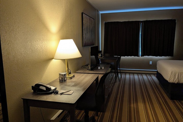 Magnuson Hotel Copper Crown