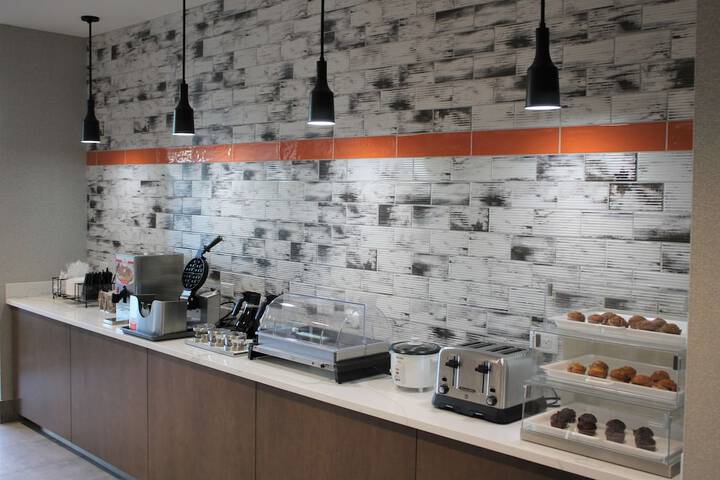 La Quinta Inn & Suites by Wyndham Bardstown