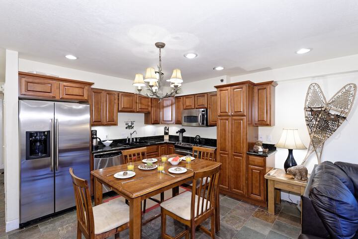 The Crestwood Condominiums