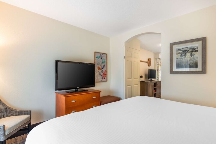 Best Western Plus University Park Inn & Suites