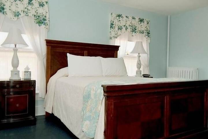 Room 32 of 65