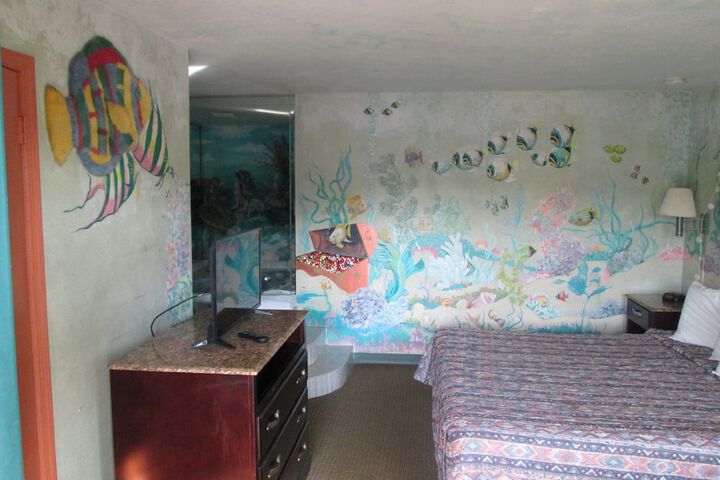 Room 16 of 19
