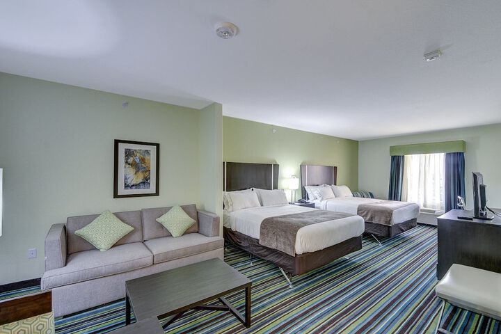 Room 10 of 32