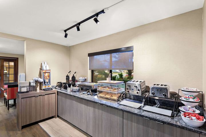 Breakfast/Coffee Service 42 of 46