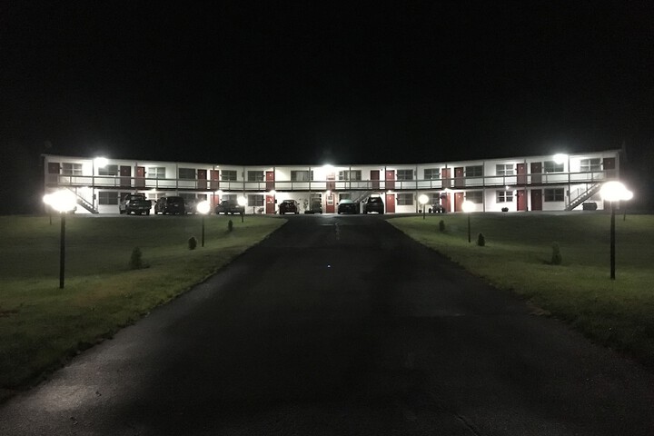 Cabot Inn & Suites