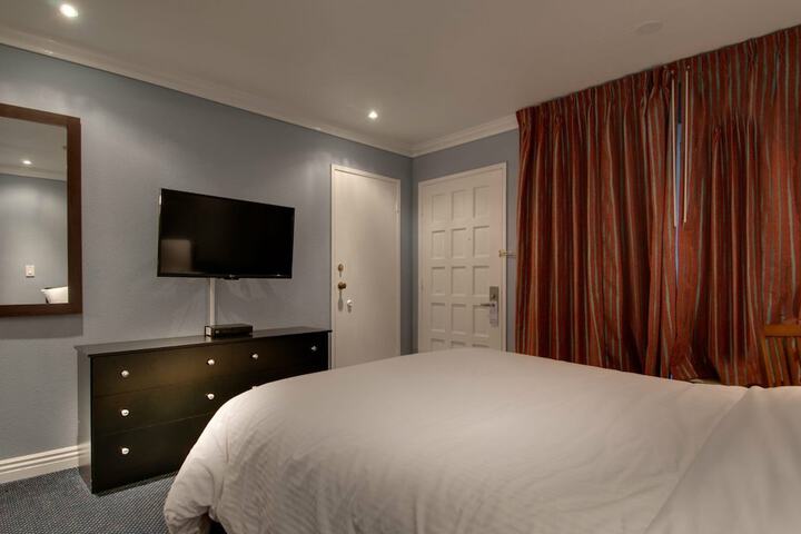 Room 21 of 37