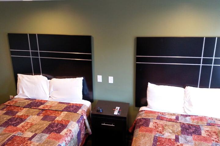 Room 8 of 25