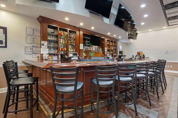 Clarion Hotel & Suites BWI Airport North