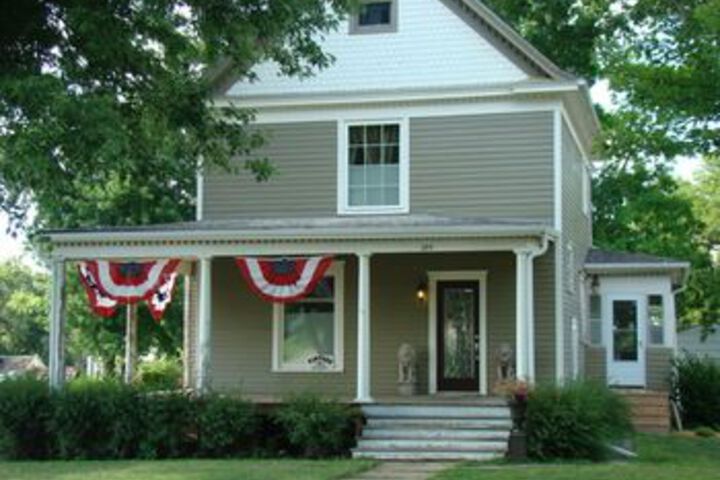 Vintage Charm Bed & Breakfast Hotel