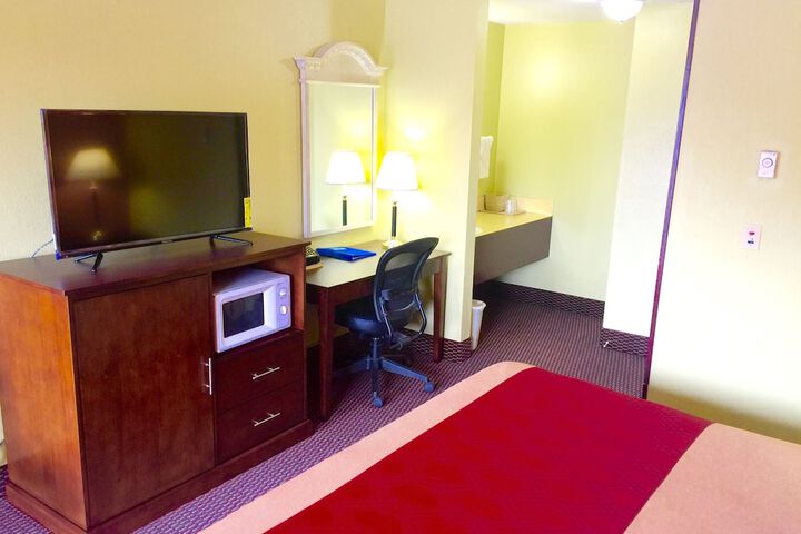 Room 28 of 34