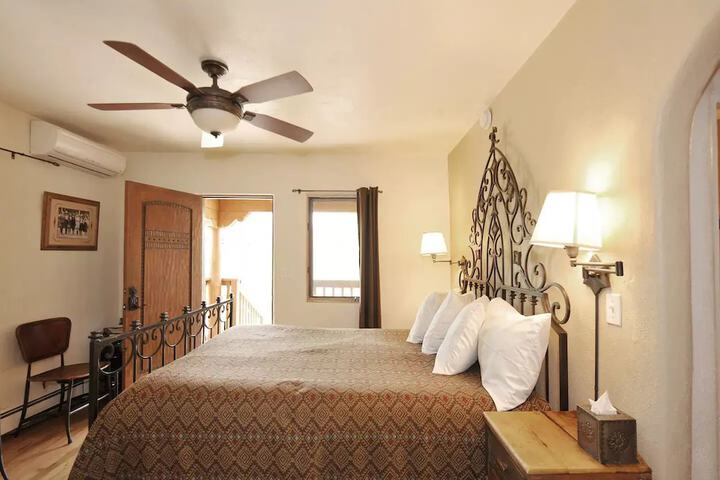 Room 26 of 80