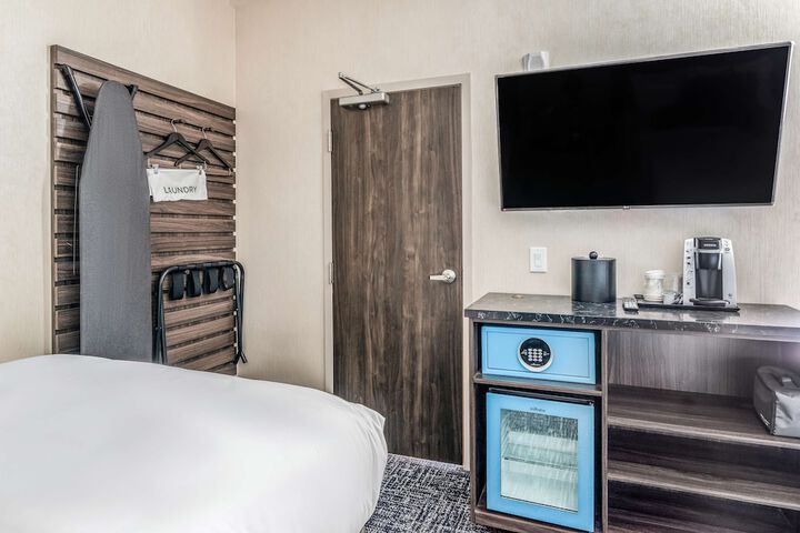 Room 27 of 33