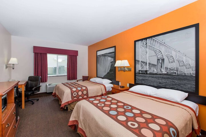 Room 6 of 16