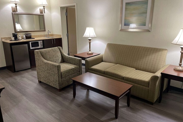 Room 64 of 141