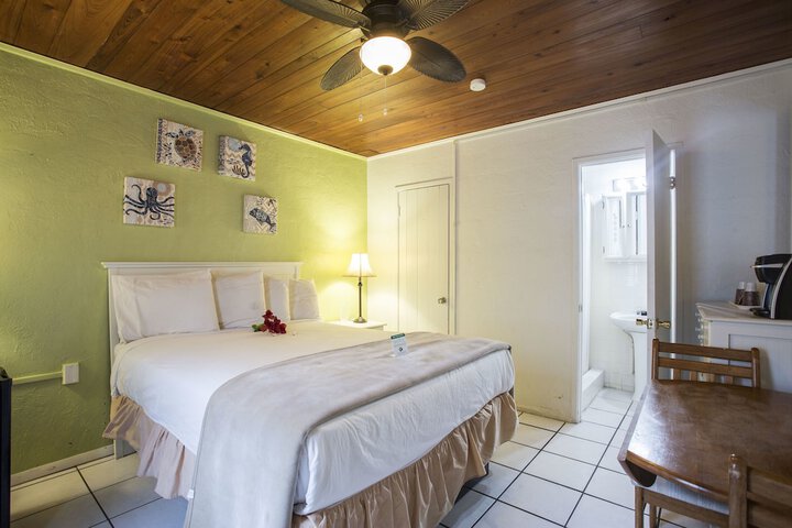 Room 28 of 43