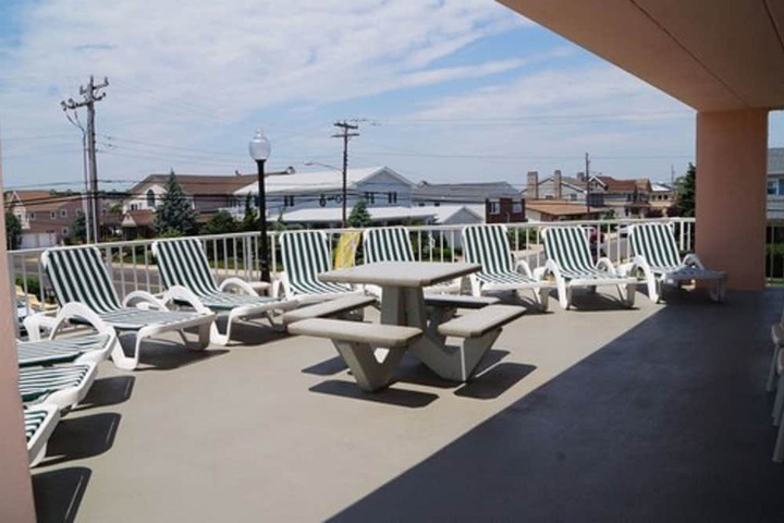 Sundeck 53 of 56