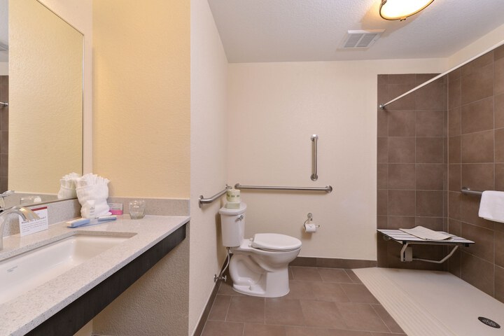 Room 21 of 37