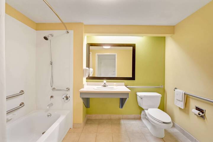 Room 10 of 13