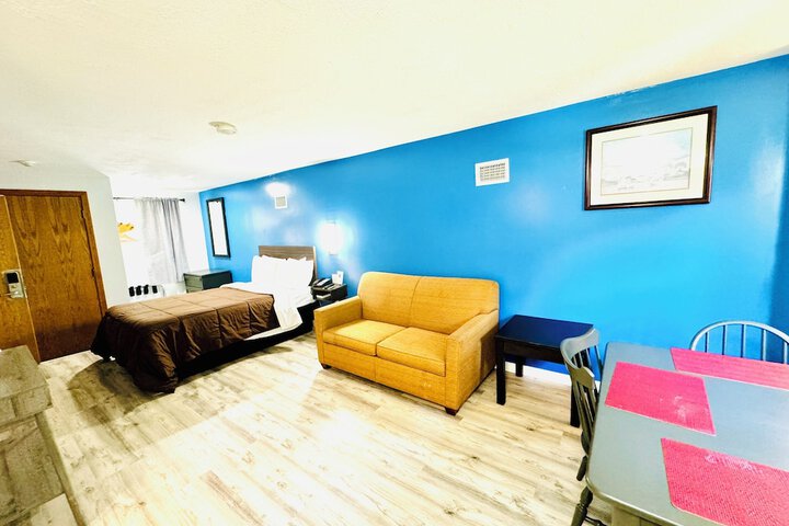 Room 17 of 39