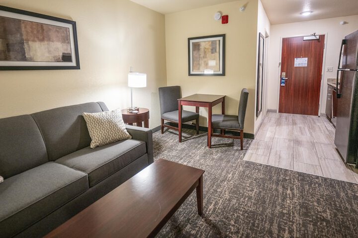 Cobblestone Hotel & Suites - Lamar