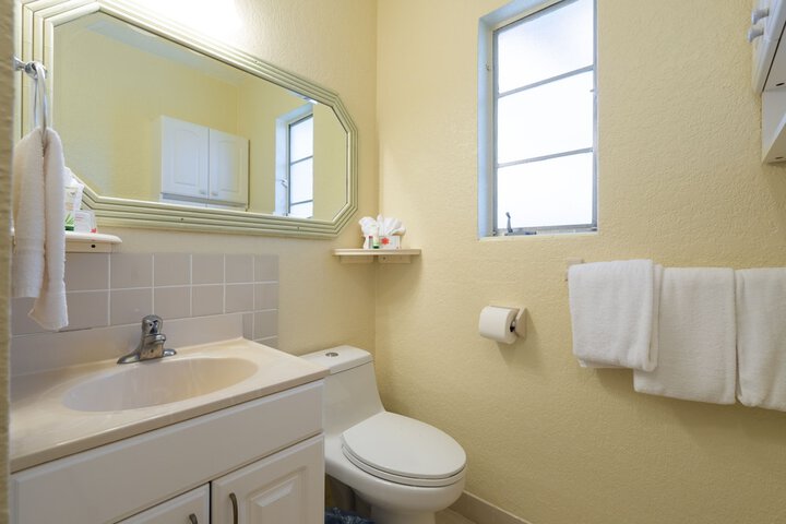 Mar Bay Motel & Suites