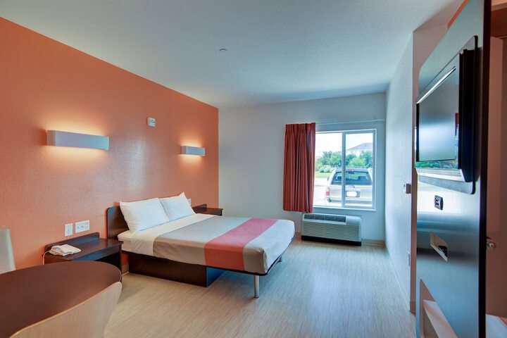 Room 17 of 32