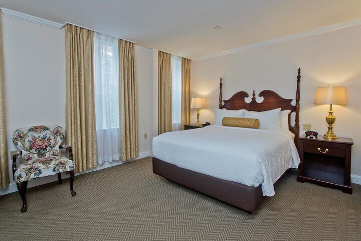 Room 27 of 47