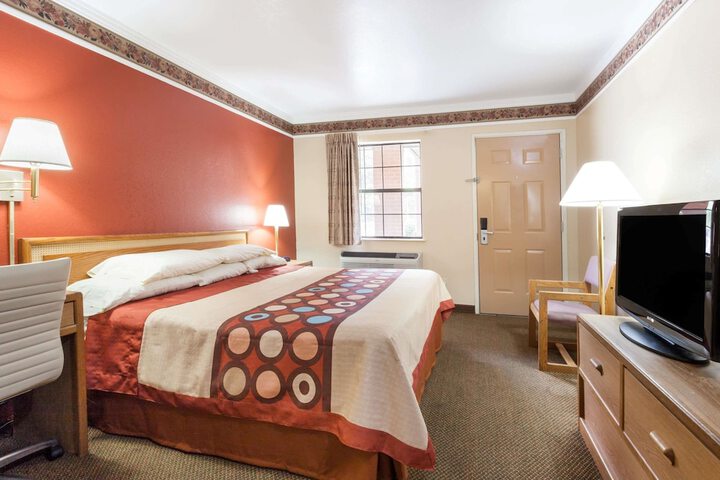 Room 17 of 27